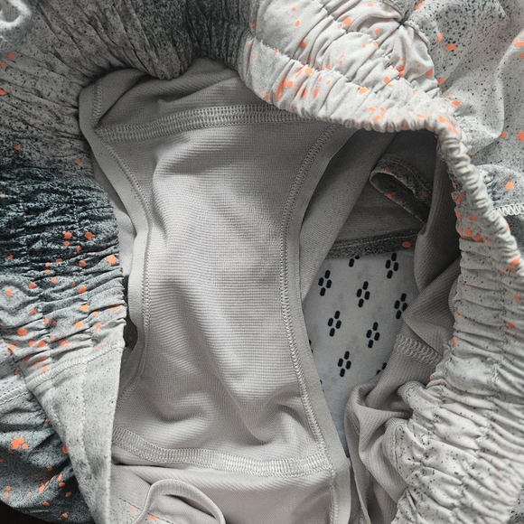 Lululemon Hotty Hot Low-rise Reflective Short Size 4 - Picture 9 of 15